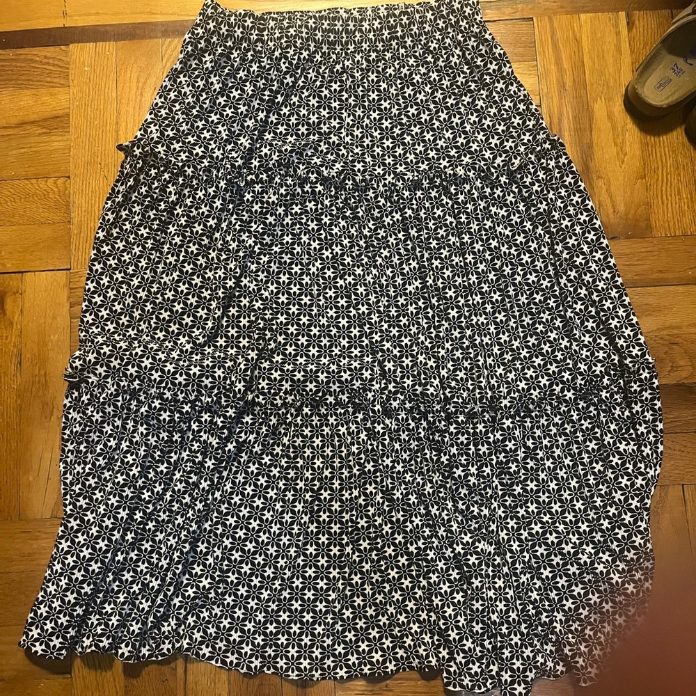 Elegant Black and White Star A-Line Skirt